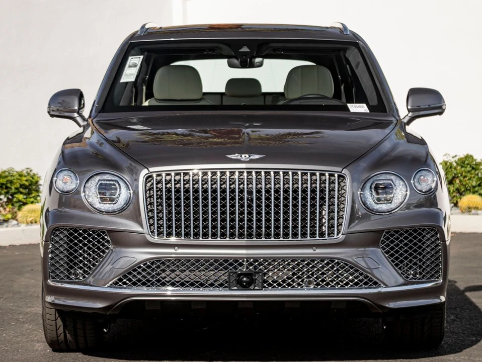 2026 Bentley Bentayga - Image 7 of 31