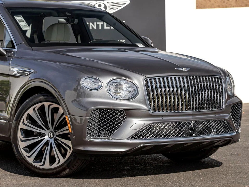 2026 Bentley Bentayga - Image 8 of 31