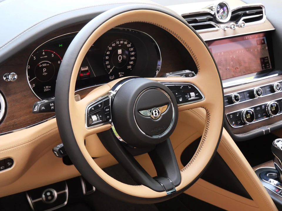2026 Bentley Bentayga - Image 13 of 27