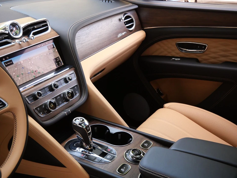 2026 Bentley Bentayga - Image 14 of 27