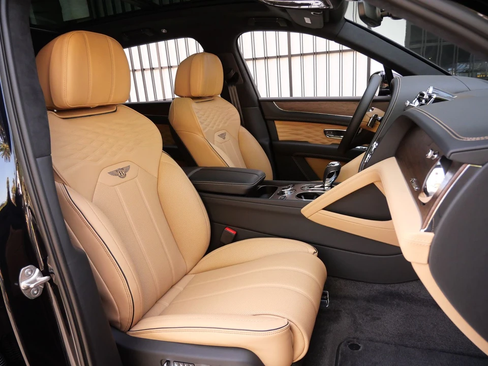 2026 Bentley Bentayga - Image 25 of 27