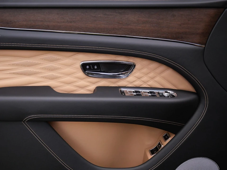 2026 Bentley Bentayga - Image 15 of 27