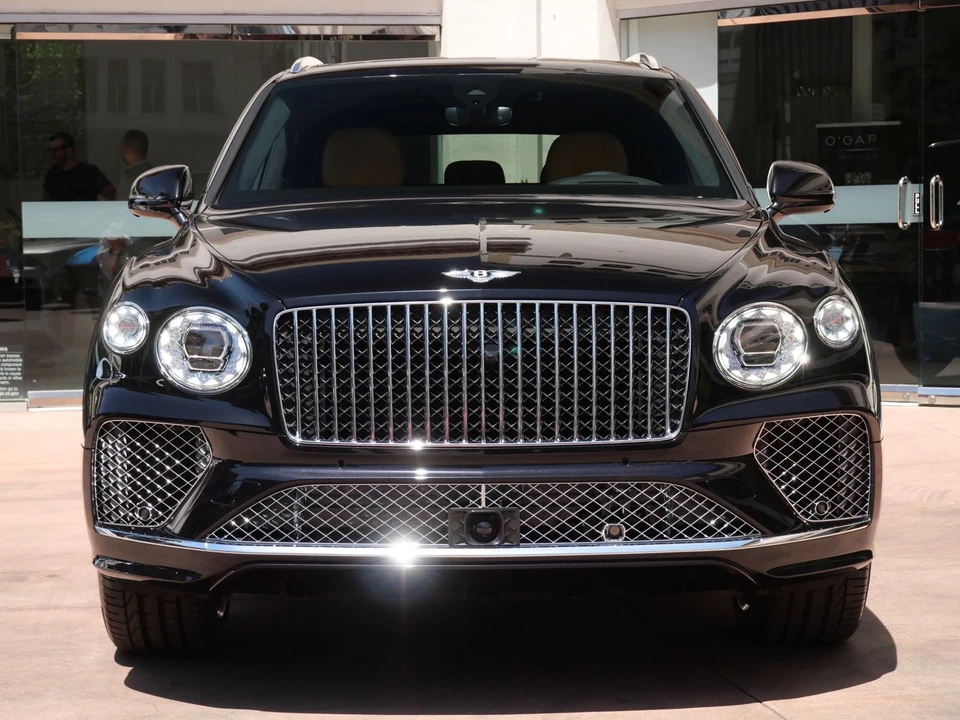 2026 Bentley Bentayga - Image 10 of 27