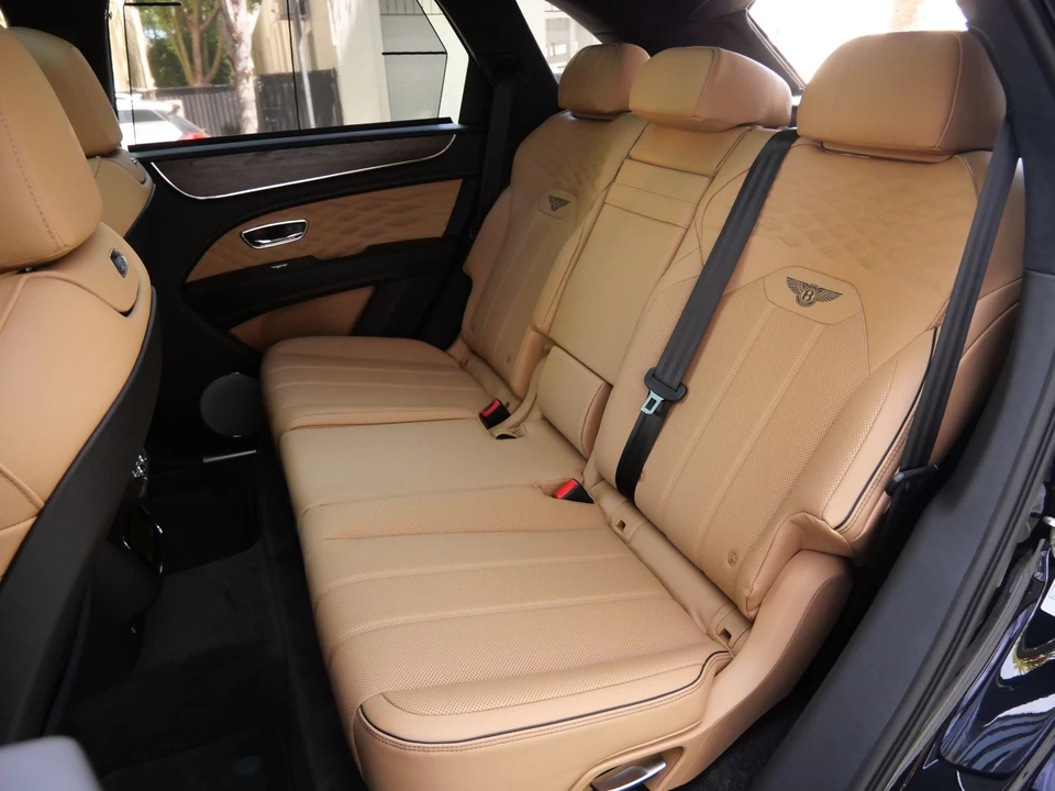 2026 Bentley Bentayga - Image 22 of 27