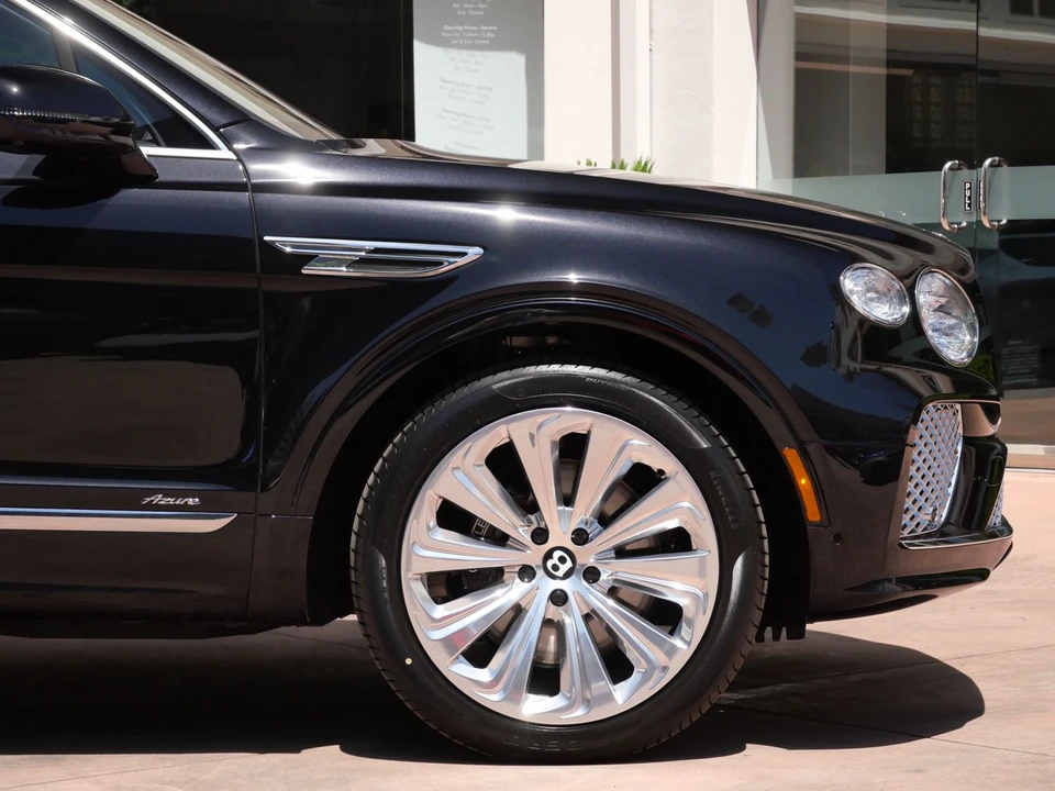 2026 Bentley Bentayga - Image 6 of 27