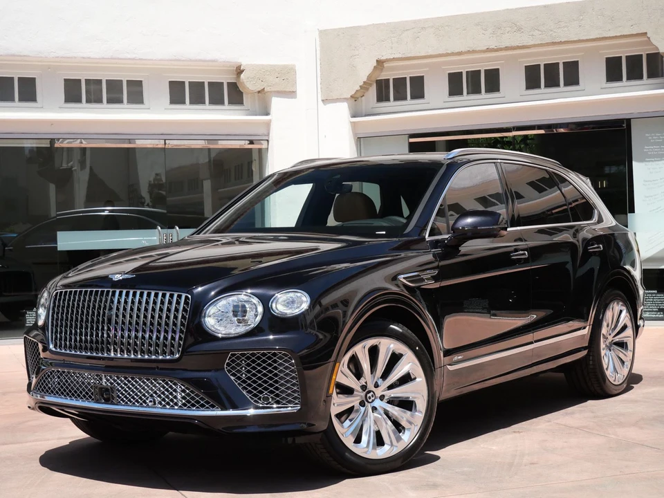 2026 Bentley Bentayga - Image 11 of 27