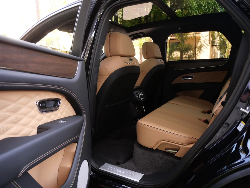 2026 Bentley Bentayga - Image 18 of 27