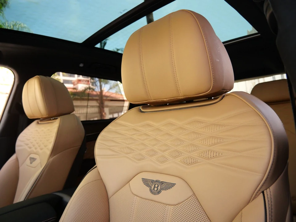 2026 Bentley Bentayga - Image 17 of 27