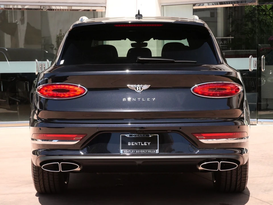 2026 Bentley Bentayga - Image 8 of 27