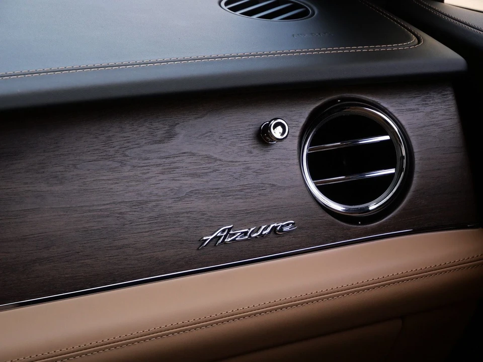 2026 Bentley Bentayga - Image 23 of 27