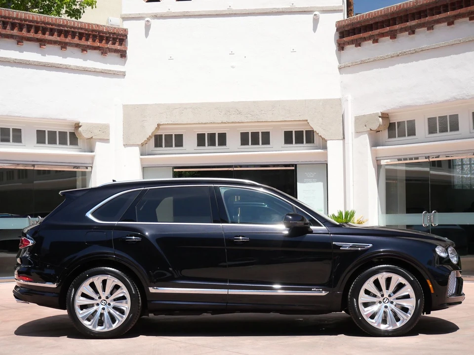 2026 Bentley Bentayga - Image 5 of 27
