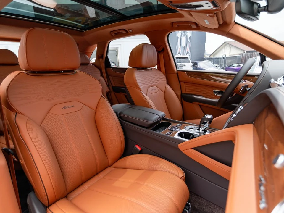 2026 Bentley Bentayga - Image 23 of 31