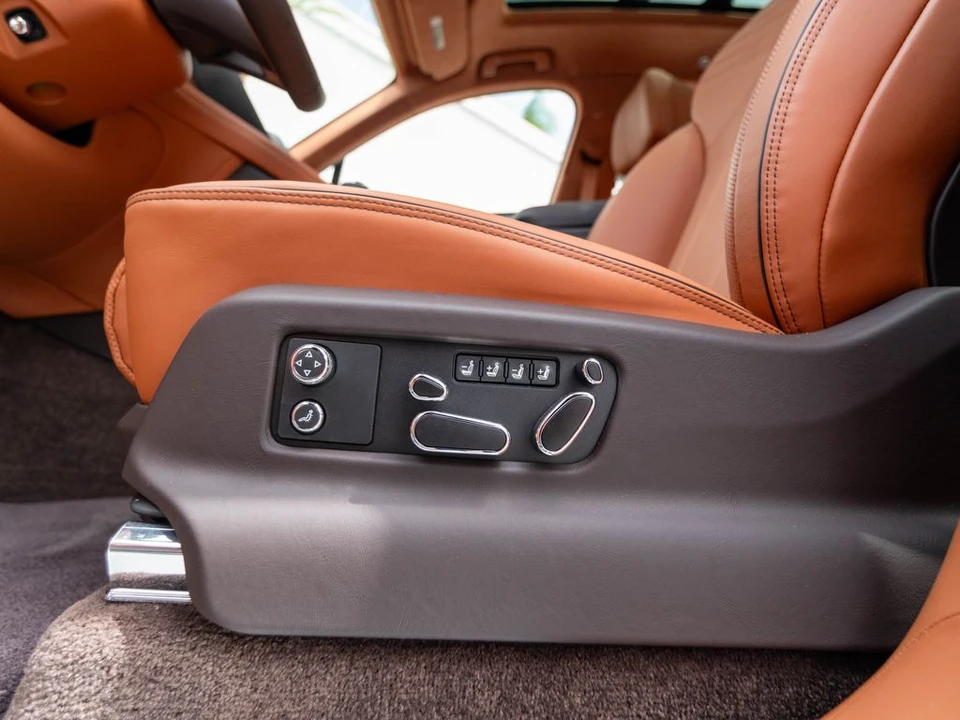 2026 Bentley Bentayga - Image 14 of 31