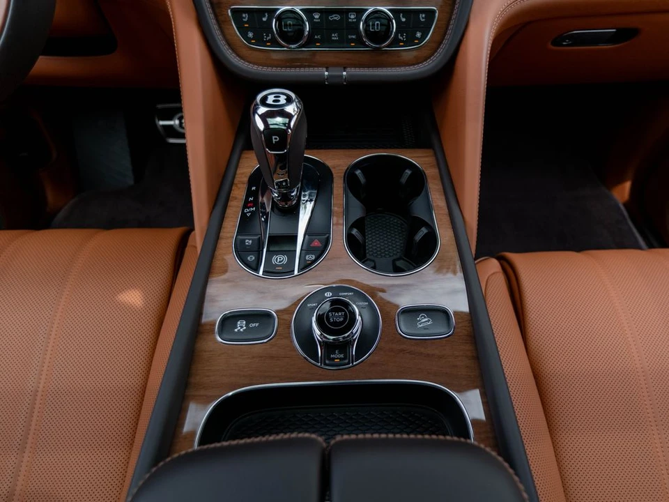2026 Bentley Bentayga - Image 25 of 31