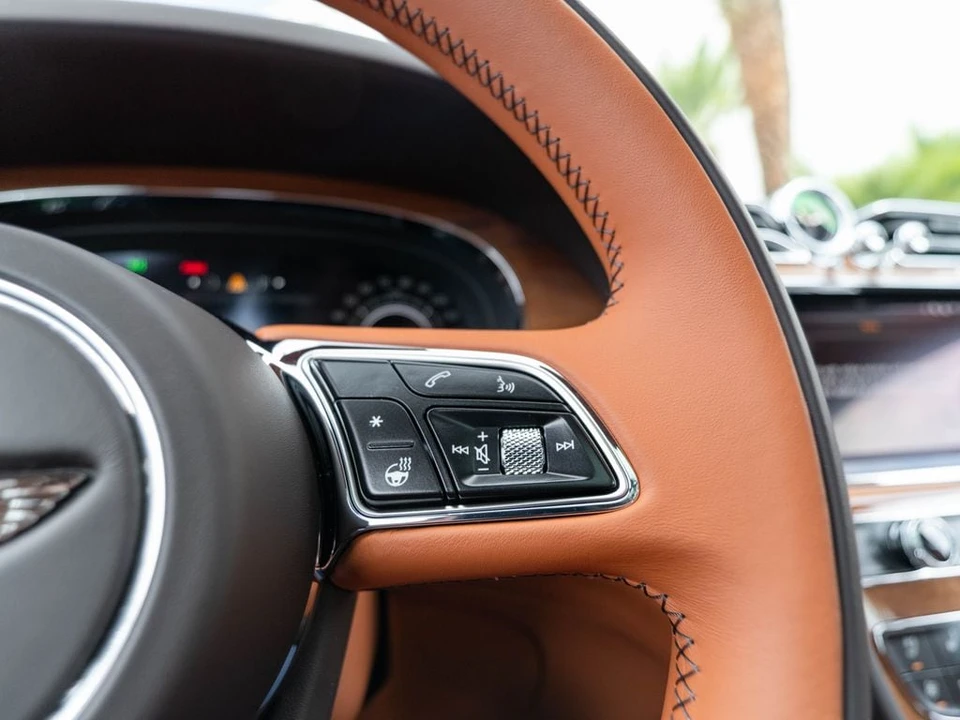 2026 Bentley Bentayga - Image 9 of 31