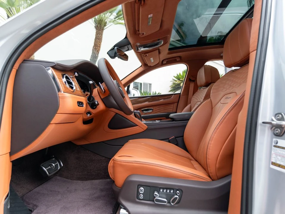 2026 Bentley Bentayga - Image 12 of 31