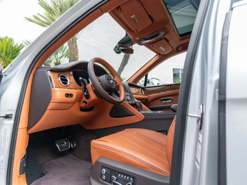 2026 Bentley Bentayga - Image 2 of 31