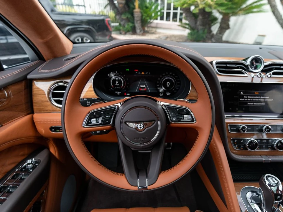 2026 Bentley Bentayga - Image 26 of 31