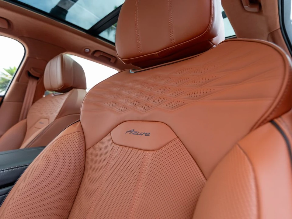 2026 Bentley Bentayga - Image 28 of 31