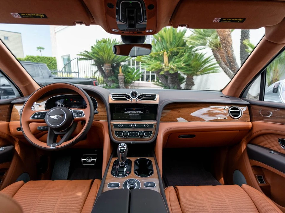 2026 Bentley Bentayga - Image 4 of 31