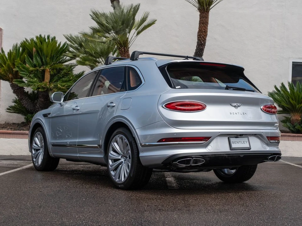2026 Bentley Bentayga - Image 5 of 31