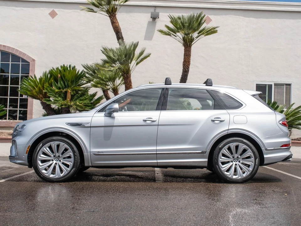 2026 Bentley Bentayga - Image 3 of 31