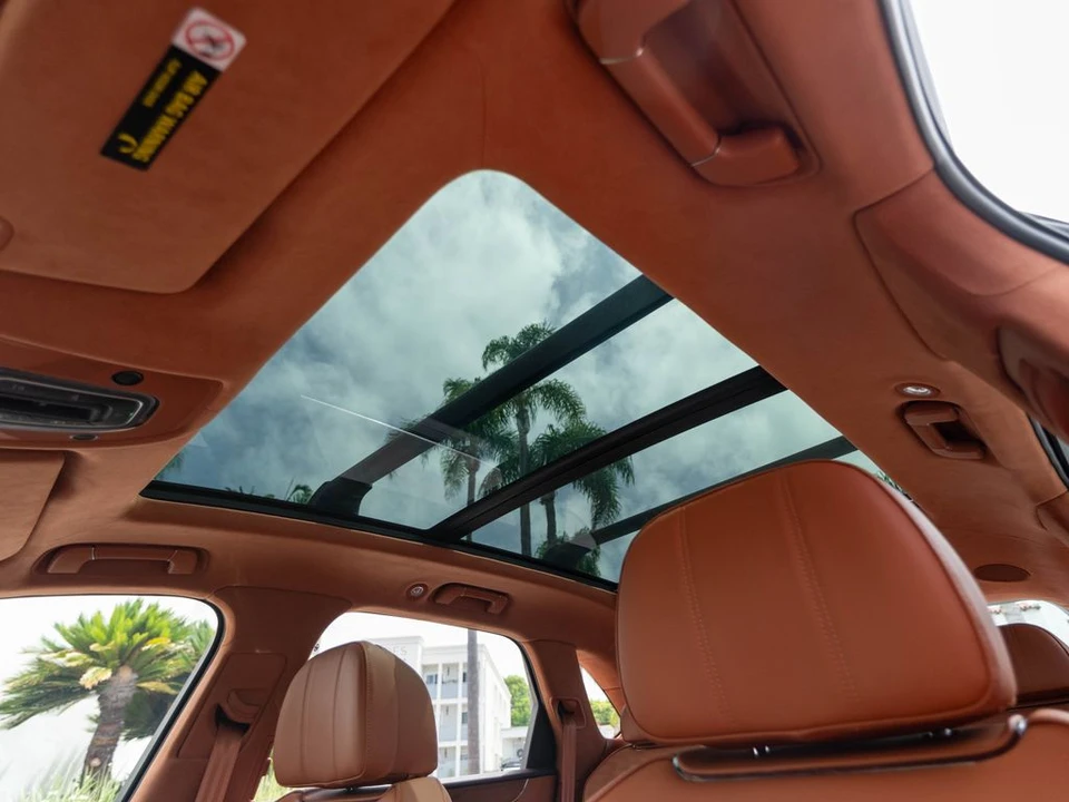 2026 Bentley Bentayga - Image 27 of 31