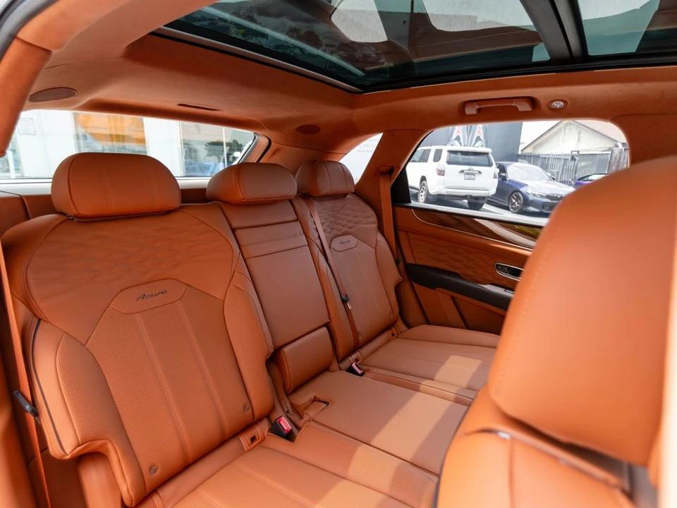 2026 Bentley Bentayga - Image 20 of 31