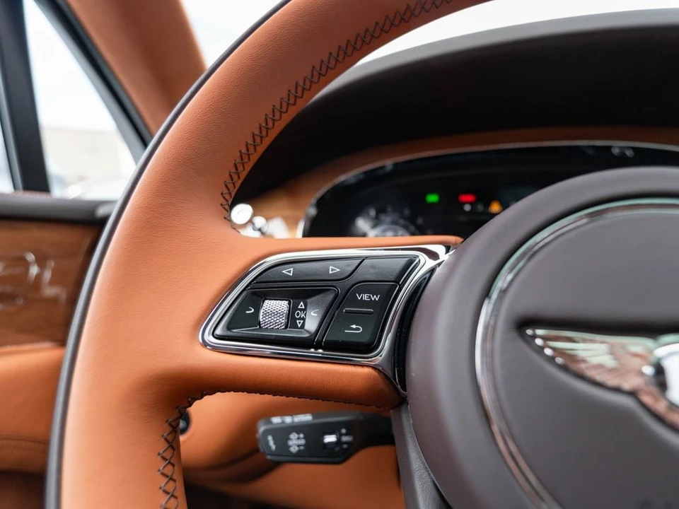 2026 Bentley Bentayga - Image 8 of 31
