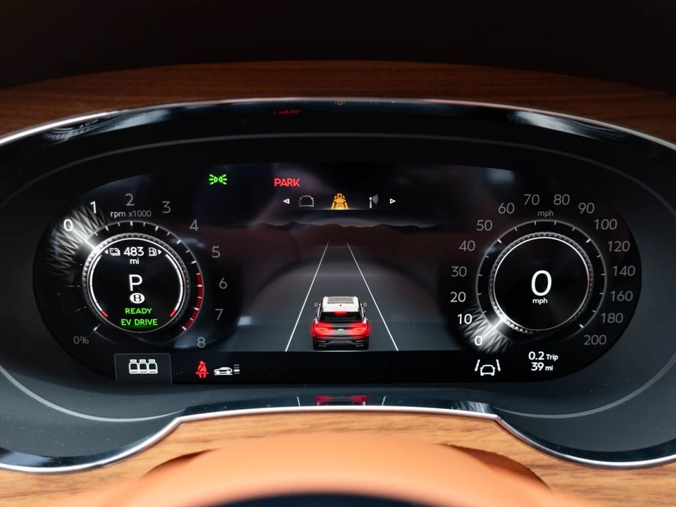 2026 Bentley Bentayga - Image 7 of 31