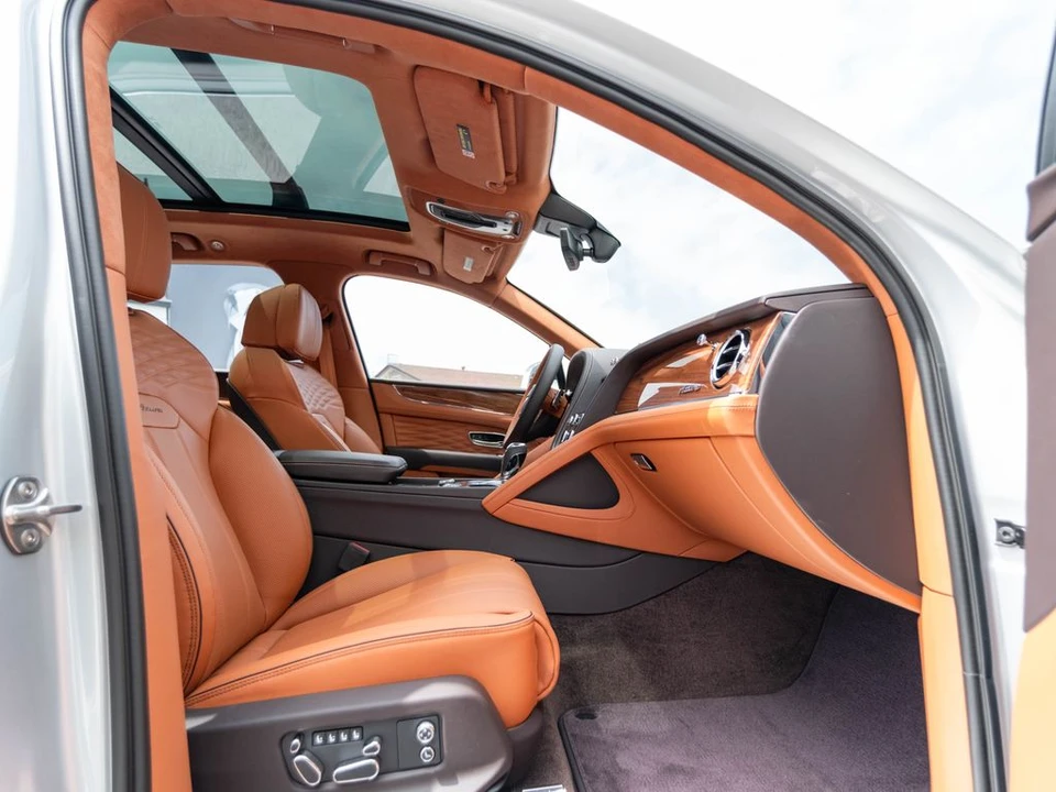 2026 Bentley Bentayga - Image 22 of 31