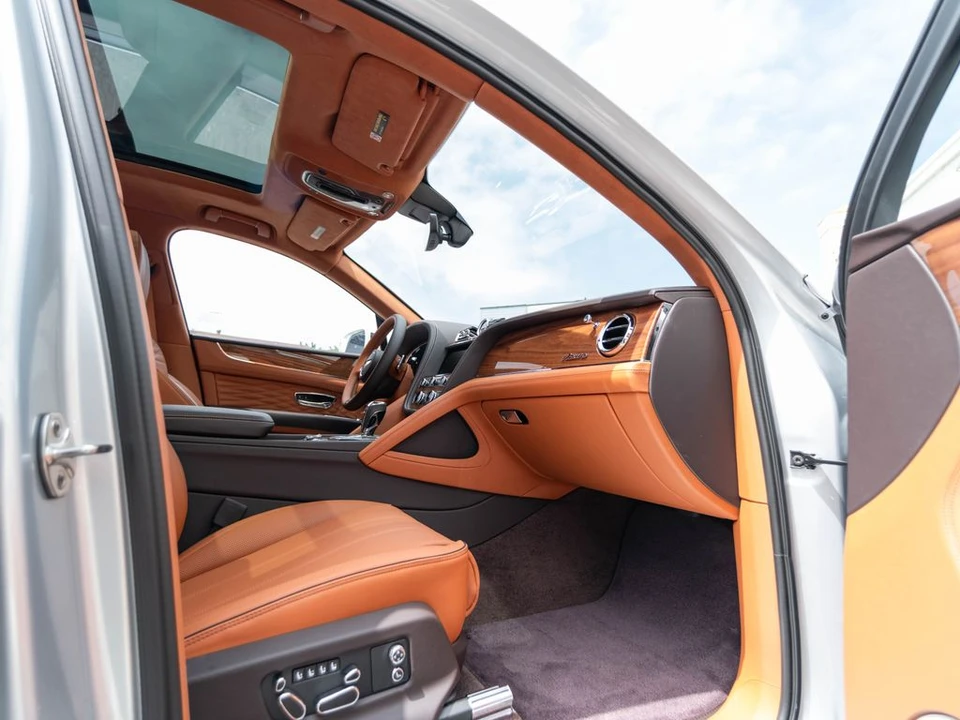 2026 Bentley Bentayga - Image 21 of 31
