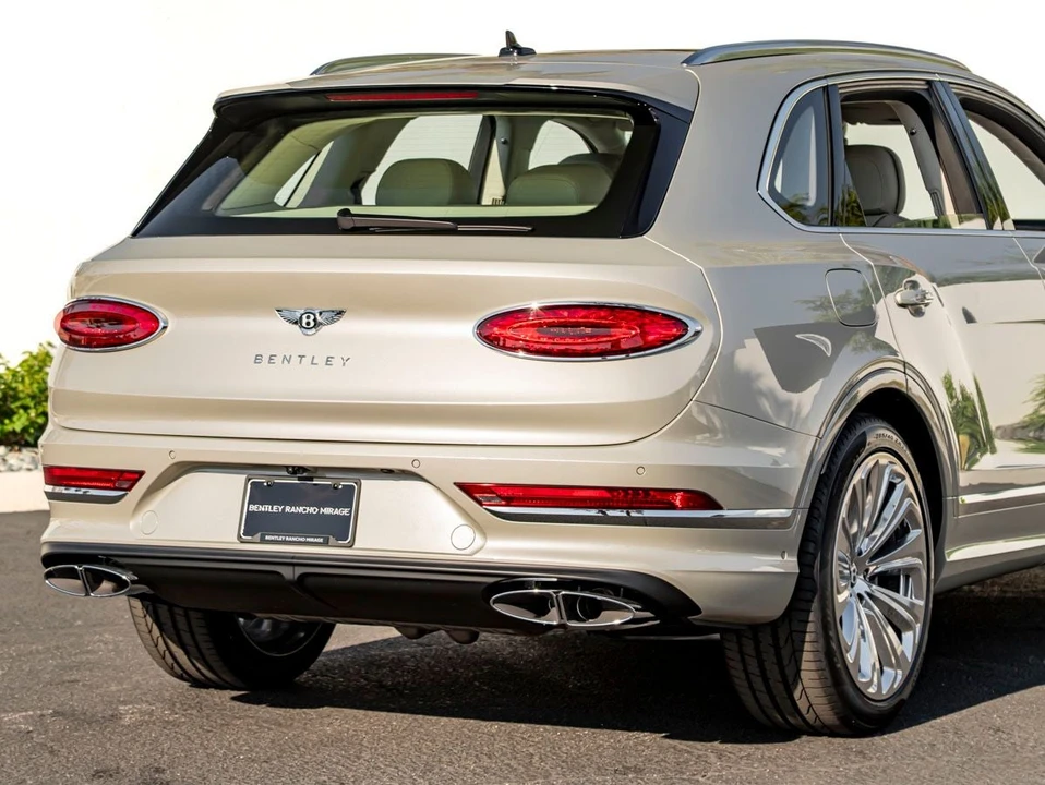 2026 Bentley Bentayga - Image 10 of 31