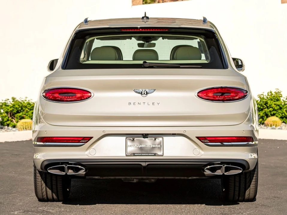 2026 Bentley Bentayga - Image 11 of 31