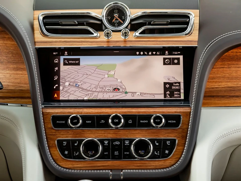 2026 Bentley Bentayga - Image 18 of 31