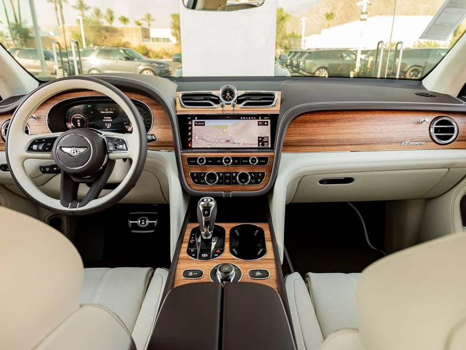 2026 Bentley Bentayga - Image 20 of 31