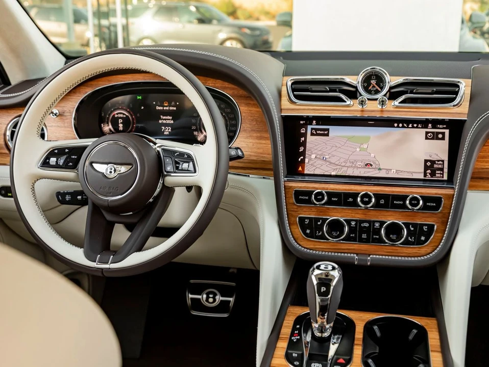 2026 Bentley Bentayga - Image 21 of 31