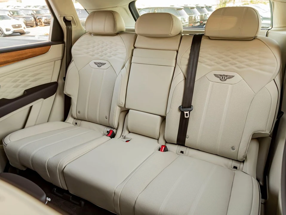 2026 Bentley Bentayga - Image 24 of 31