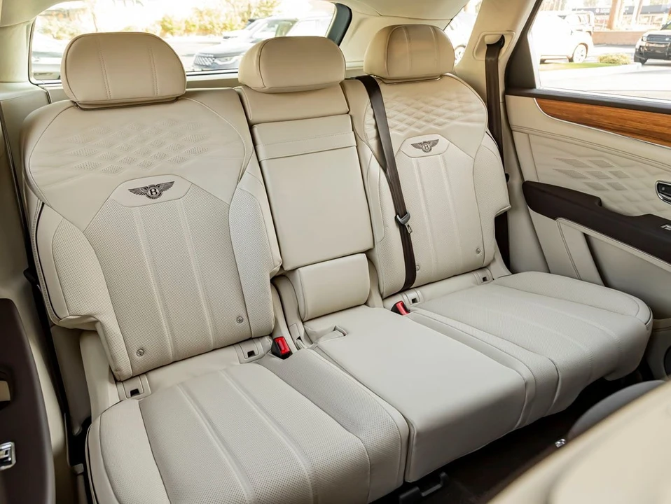 2026 Bentley Bentayga - Image 27 of 31