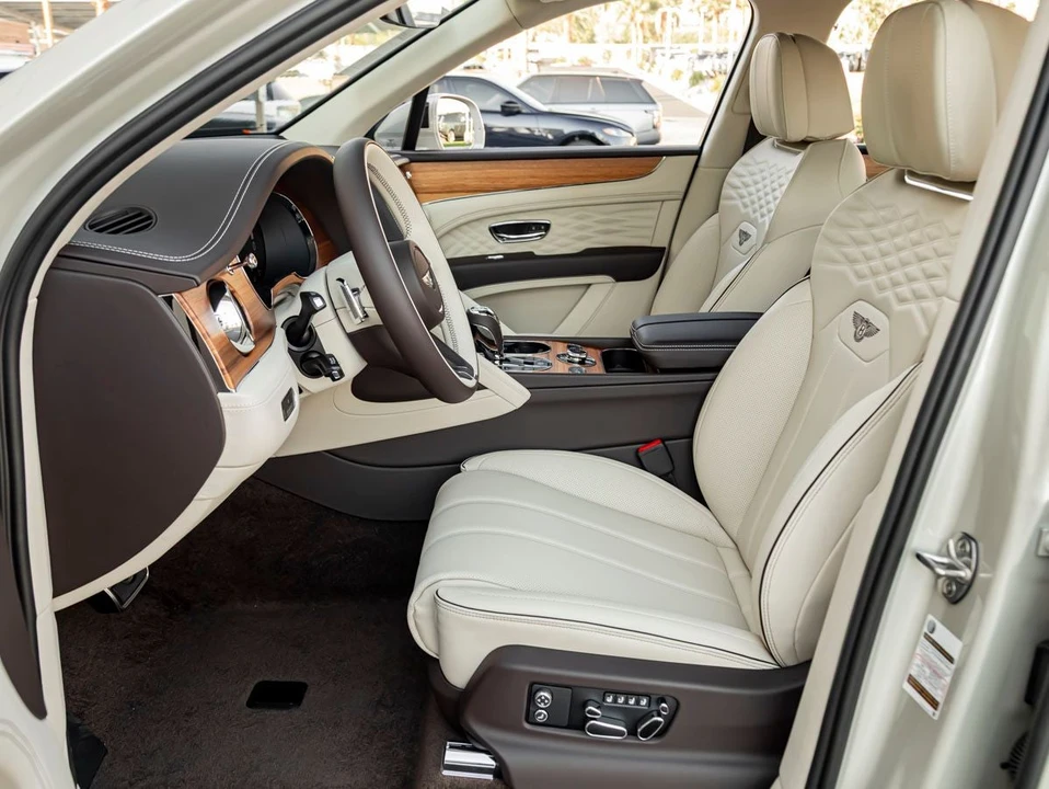 2026 Bentley Bentayga - Image 2 of 31