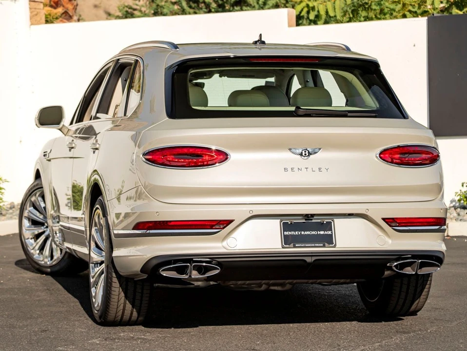 2026 Bentley Bentayga - Image 3 of 31