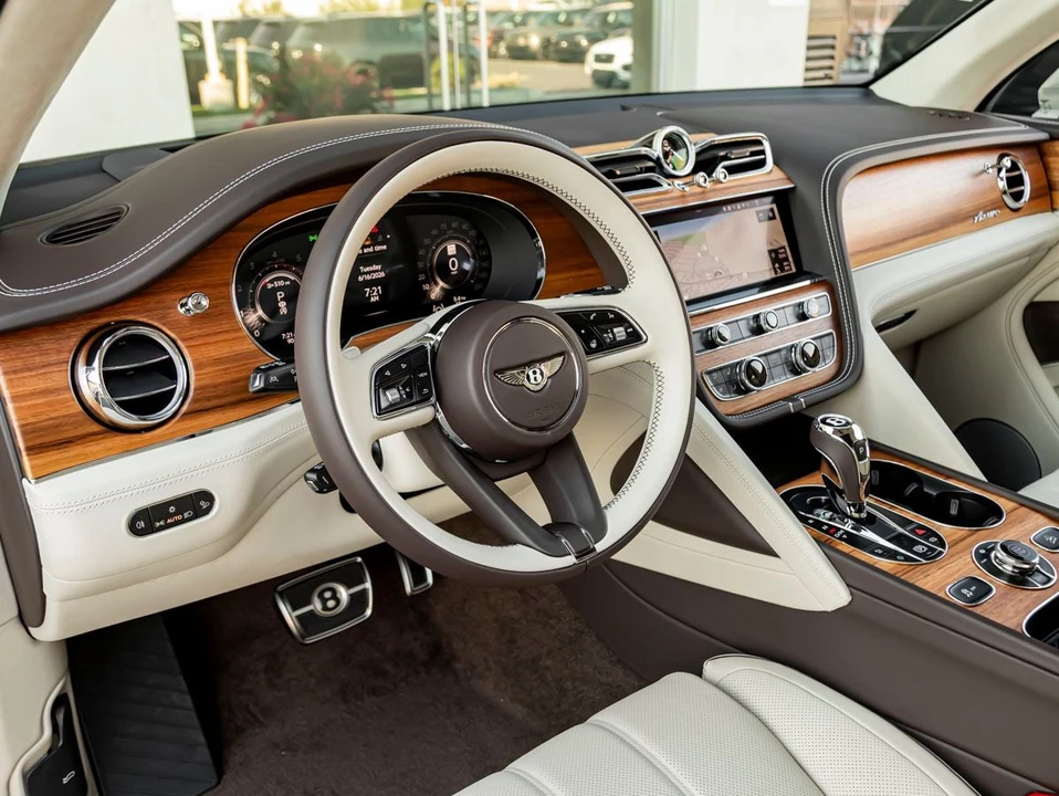 2026 Bentley Bentayga - Image 4 of 31