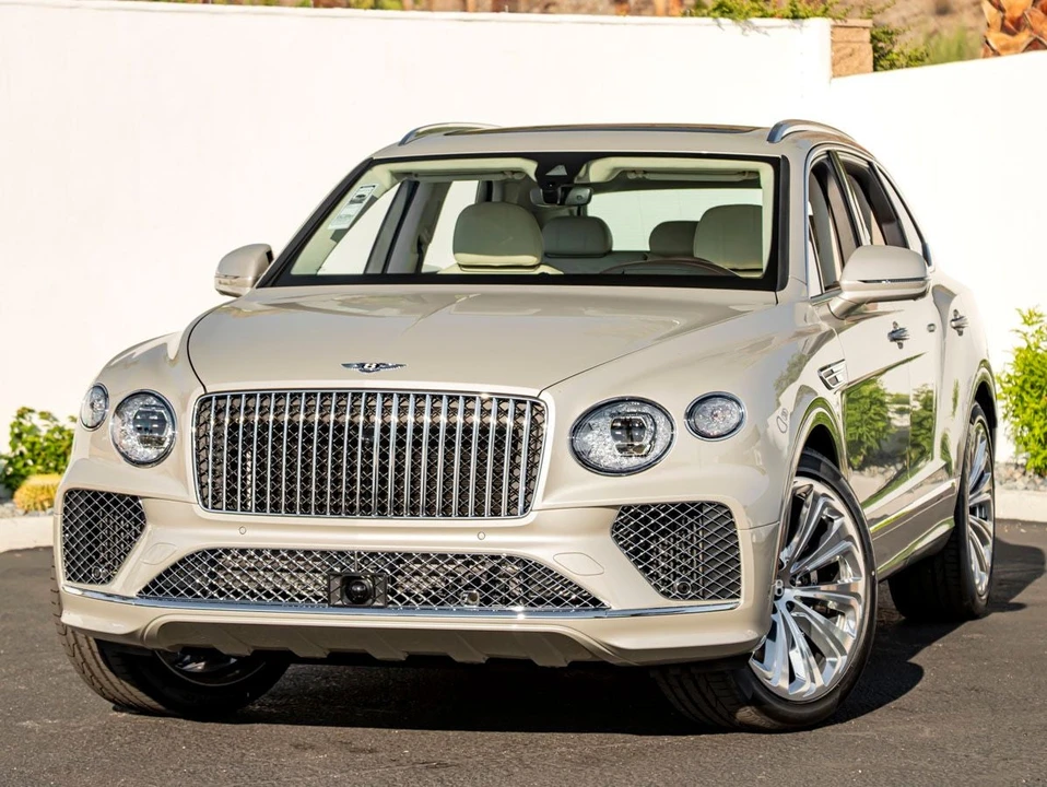 2026 Bentley Bentayga - Image 5 of 31