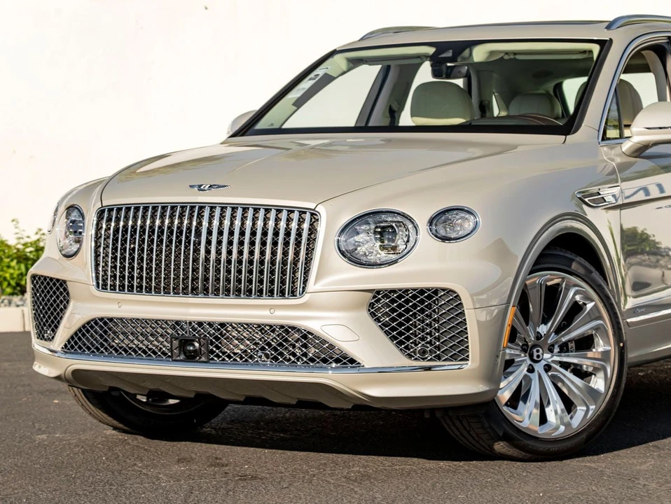 2026 Bentley Bentayga - Image 6 of 31