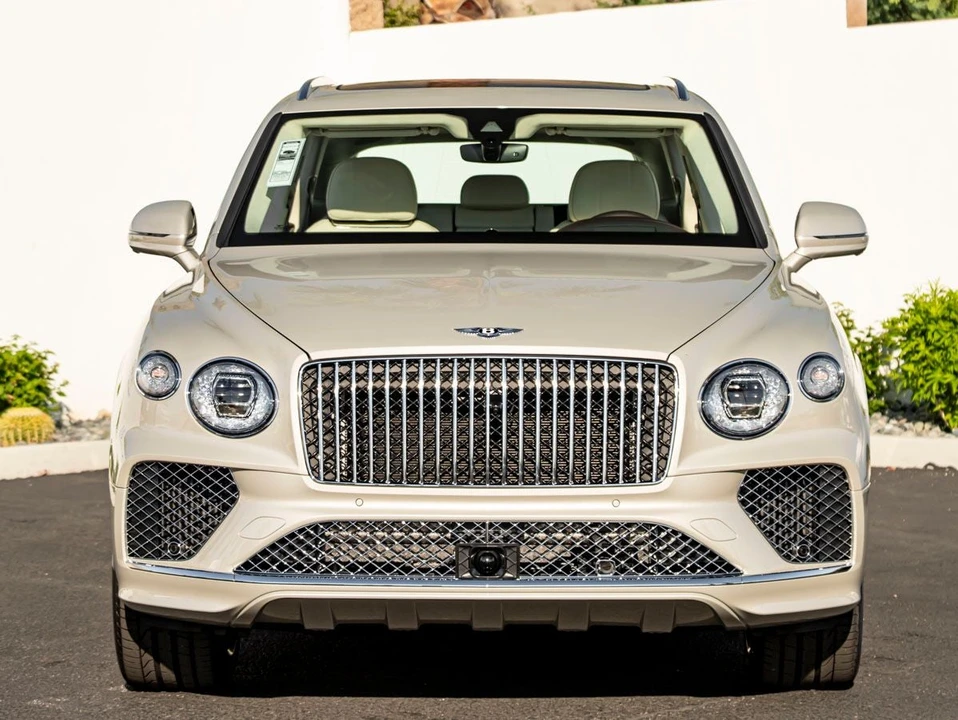 2026 Bentley Bentayga - Image 7 of 31