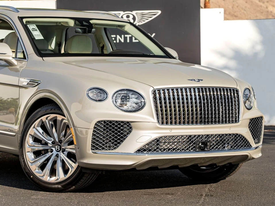 2026 Bentley Bentayga - Image 8 of 31