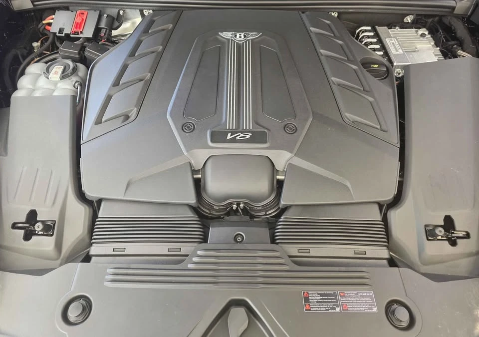 2026 Bentley Bentayga - Image 16 of 16
