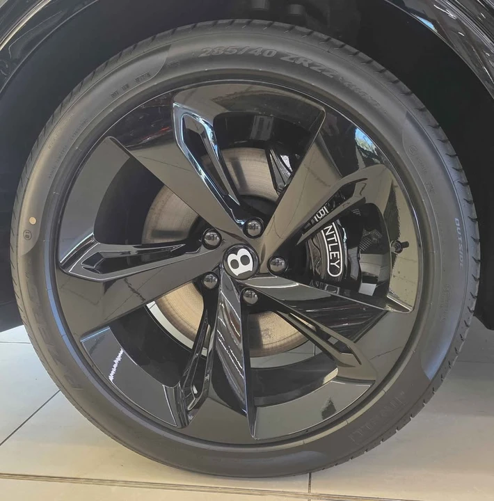 2026 Bentley Bentayga - Image 15 of 16