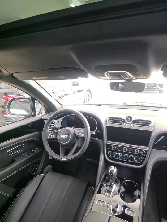 2026 Bentley Bentayga - Image 4 of 16