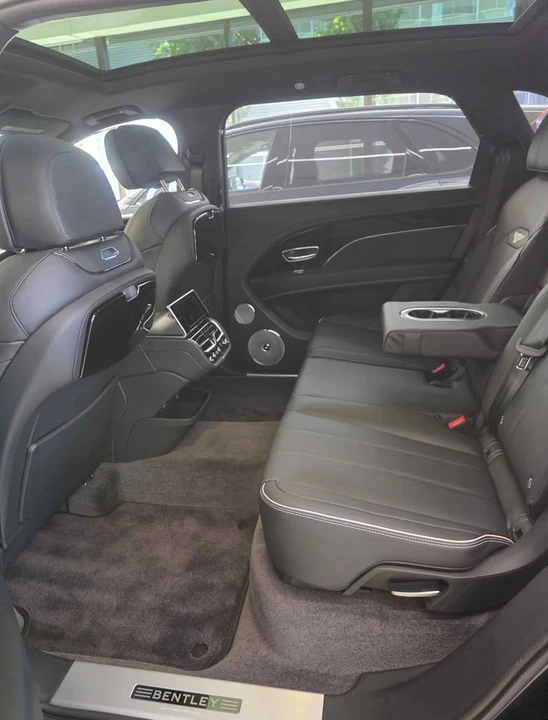 2026 Bentley Bentayga - Image 11 of 16